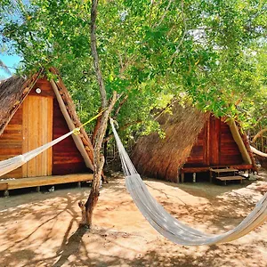la-aldea-holbox-cabanas-y-camping.quintano-roohotels.com/